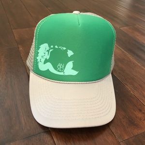 Women’s Mermaid Hawaii Trucker Hat